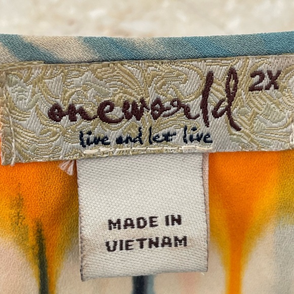 Off the shoulder BOHO CHIC Boatneck top with asymmetrical hem - Picture 5 of 8